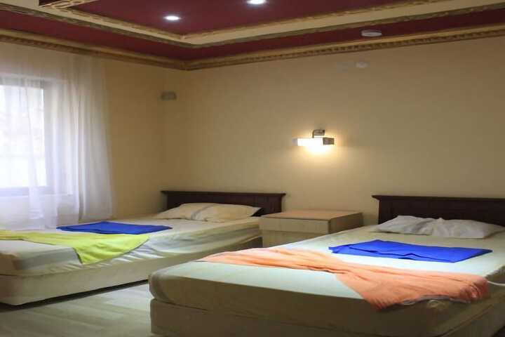 Room 5 of 10