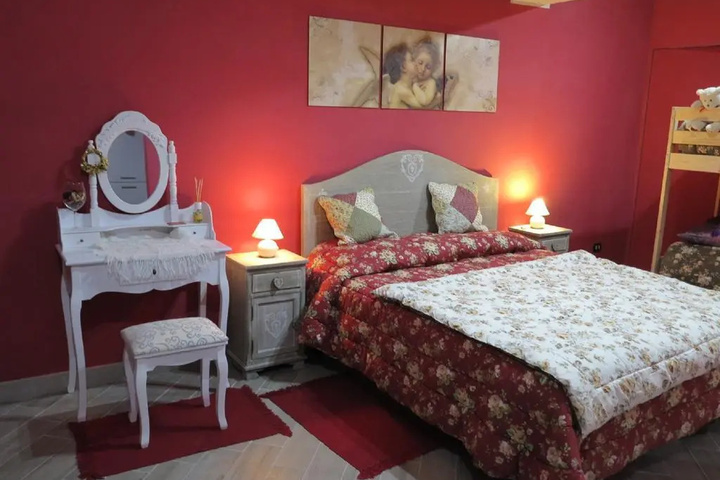 Room 4 of 12