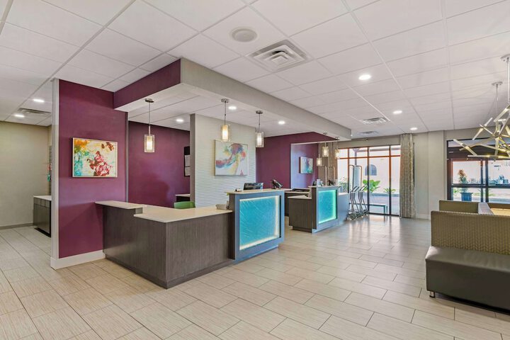 Entrance & Lobby