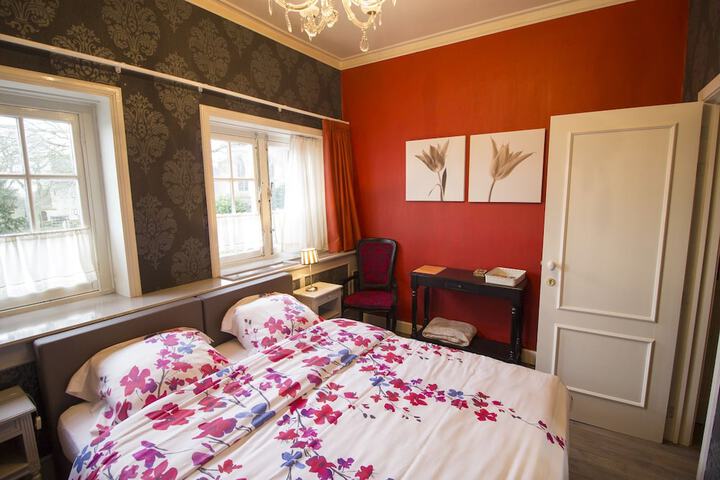 Room 2 of 21