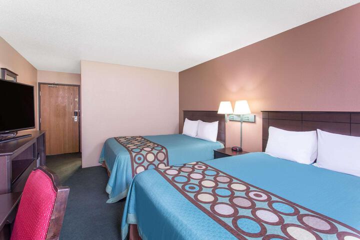 1 Queen Bed Mobility Accessible (6 of 9)
