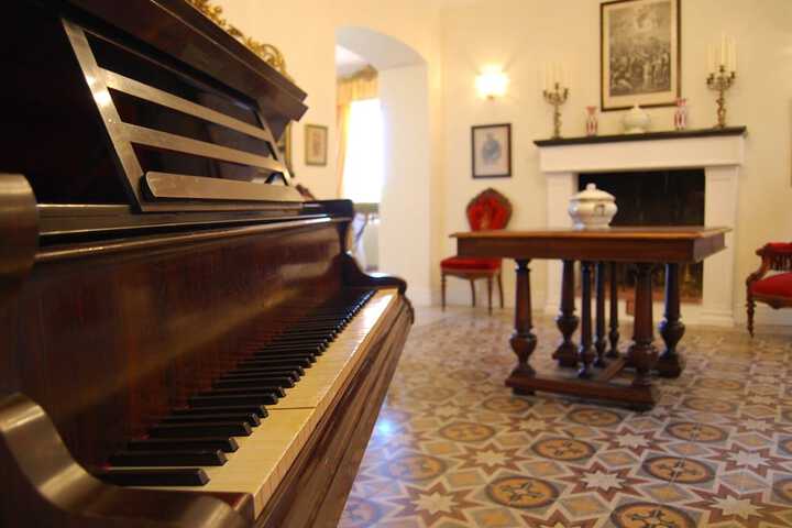 Lounge 45 of 65