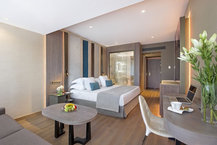 Room 10 of 81