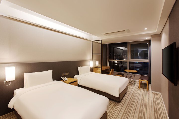 Room 5 of 55