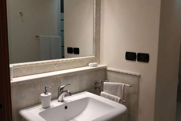 Room 15 of 28