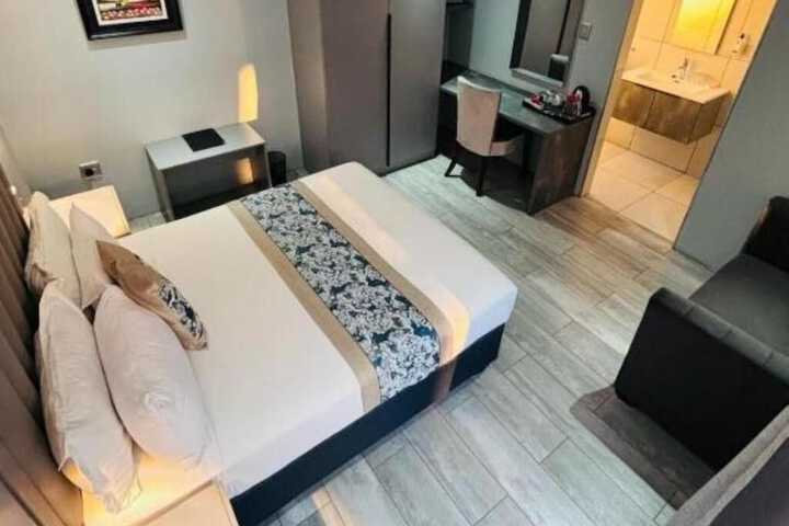 Room 15 of 42