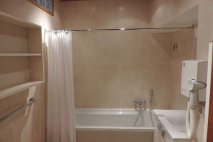 Room 3 of 38