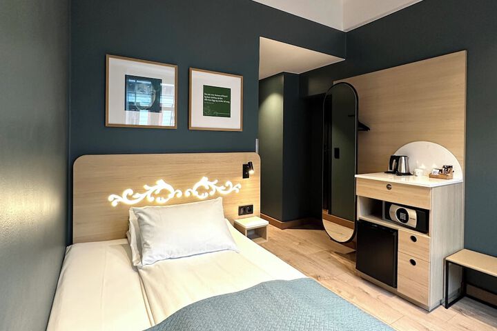 Room 35 of 104