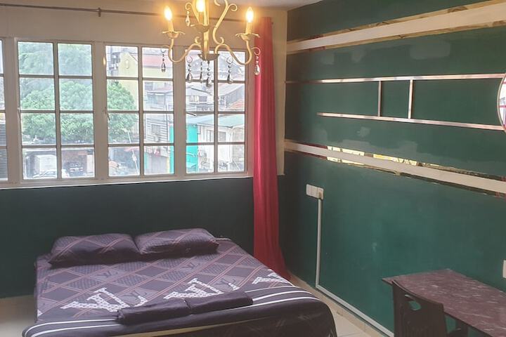 Room 27 of 37