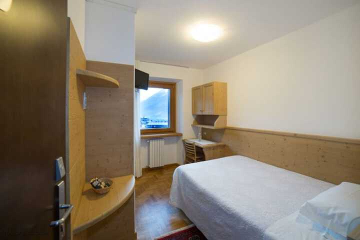Room 4 of 48