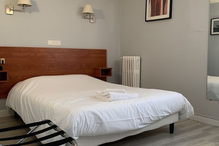 Room 8 of 16