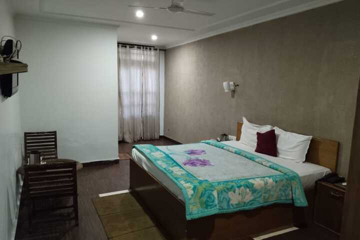 Room 7 of 15