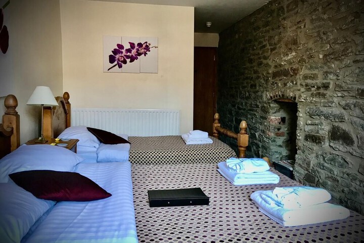 Room 5 of 94