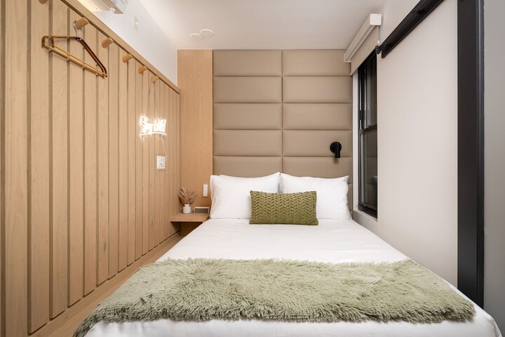Room 22 of 76