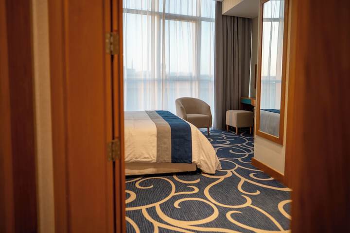 Room 10 of 82
