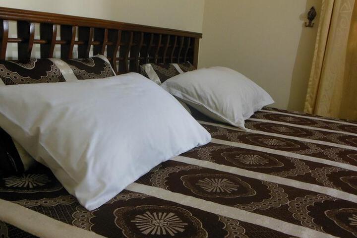 Room 3 of 7