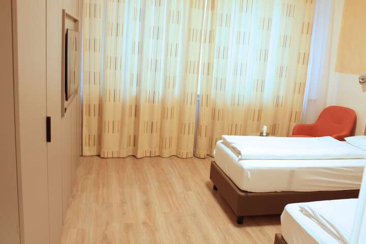 Room 28 of 37