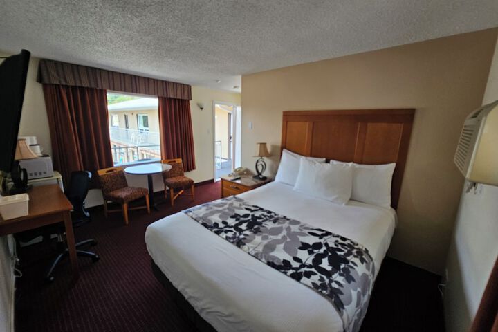 Room 3 of 38