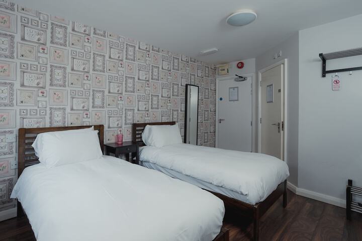 Room 5 of 23