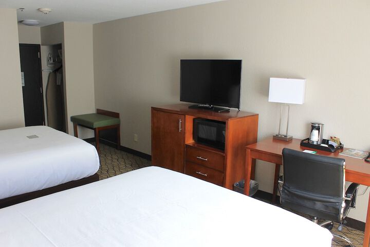2 Queen Beds (7 of 7)