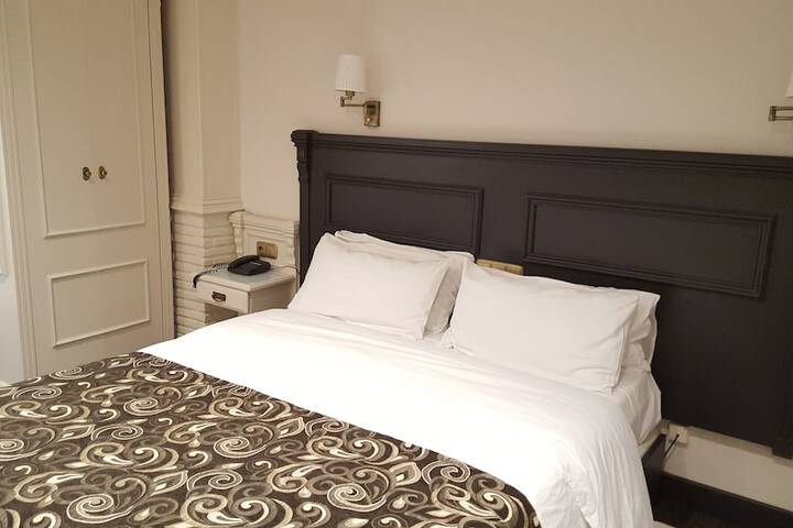 Room 3 of 37