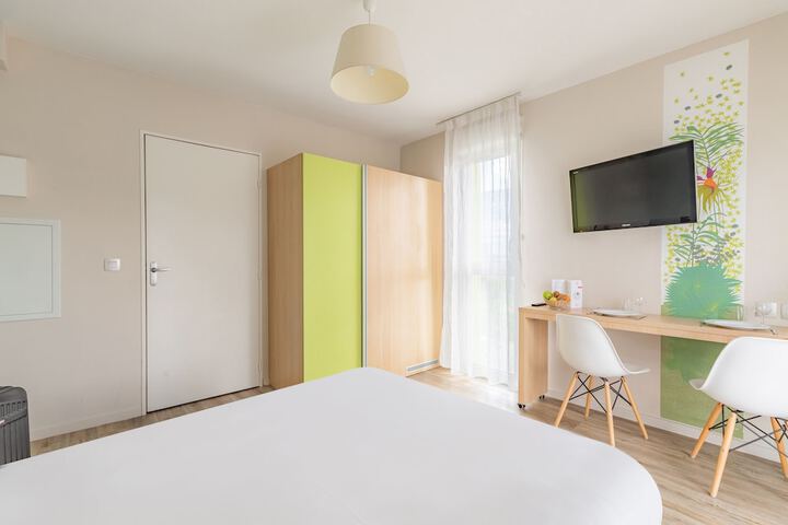Room 10 of 31
