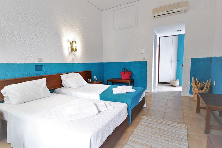 Room 6 of 30
