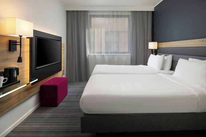 Room 42 of 103