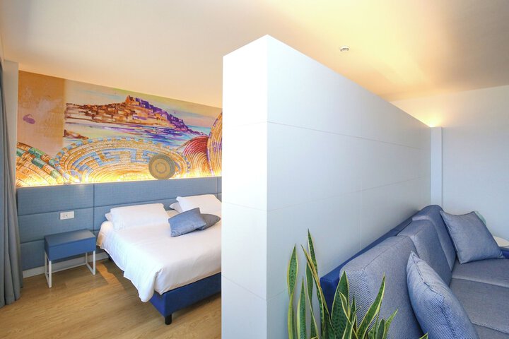 Room 108 of 221