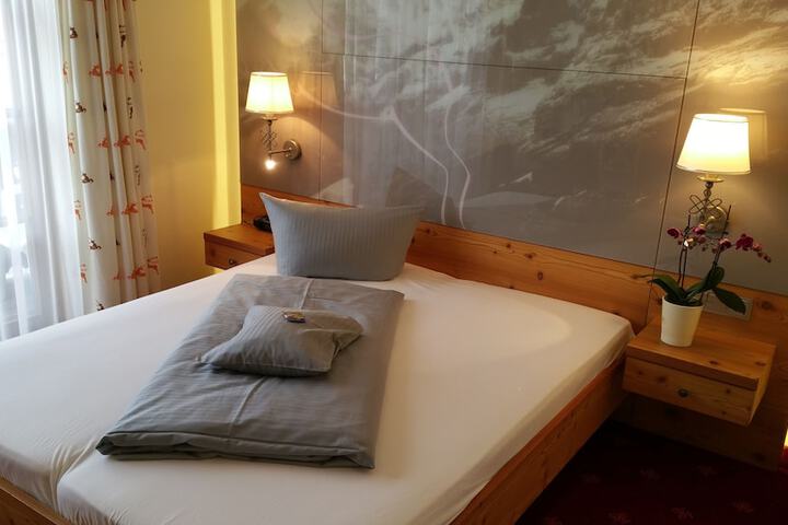 Room 27 of 99