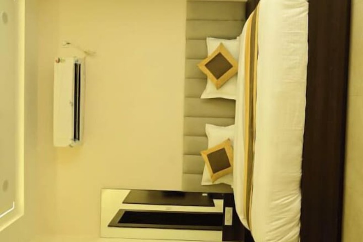 Room 10 of 48