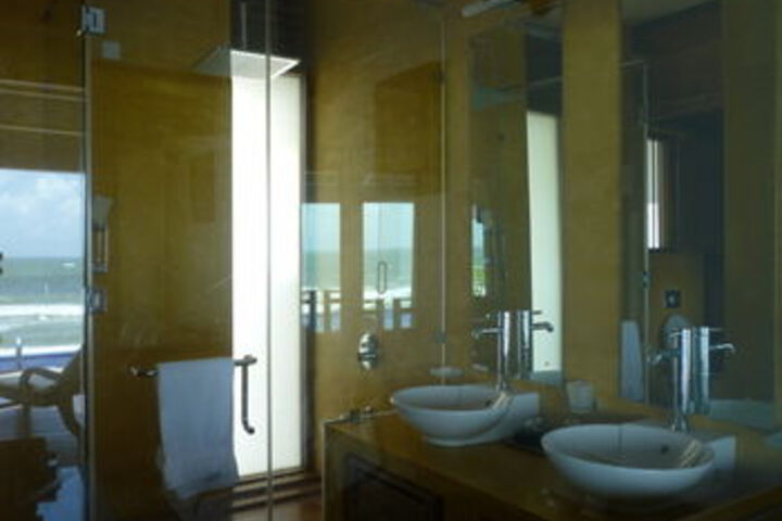 Room 2 of 17