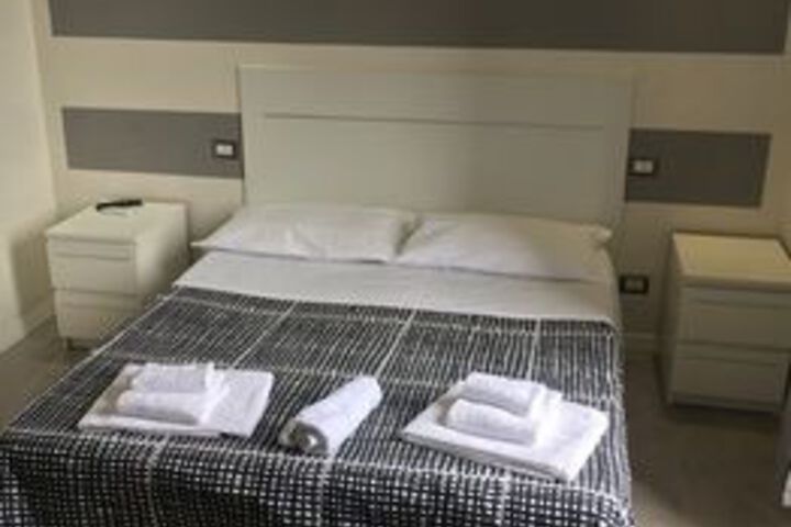 Room 11 of 14