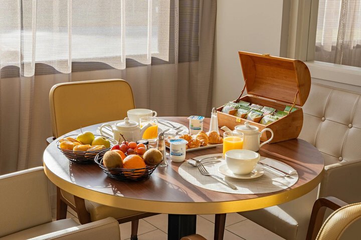 Breakfast/Coffee Service 18 of 28