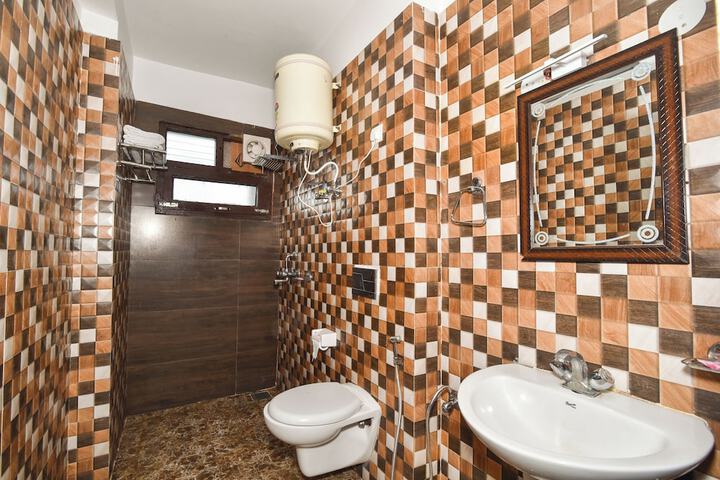 Room 18 of 25