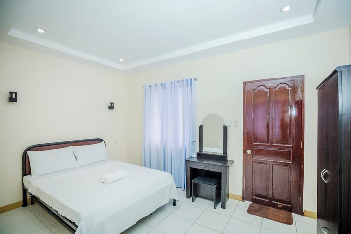 Room 6 of 42