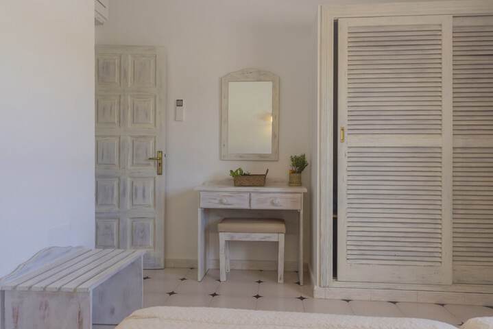 Room 6 of 36