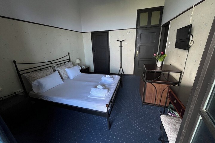 Room 37 of 120