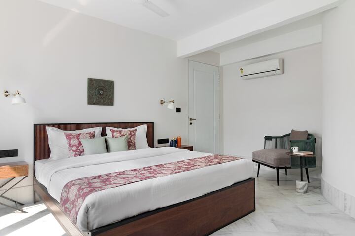 Room 9 of 43