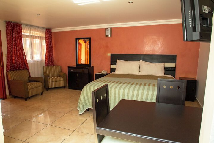 Room 16 of 38