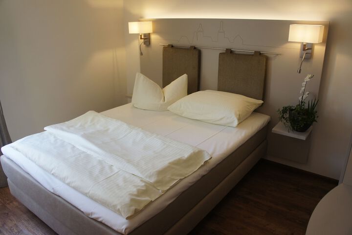 Room 8 of 94