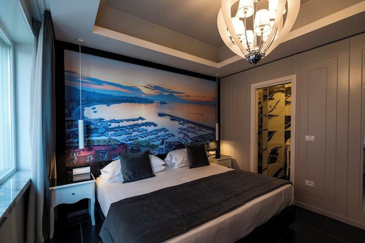 Room 4 of 11