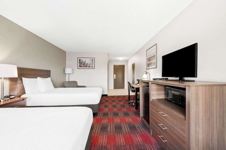 2 Double Accessible Bathtub Work Desk Microwave, Refrigerator Full Breakfast (5 of 8)