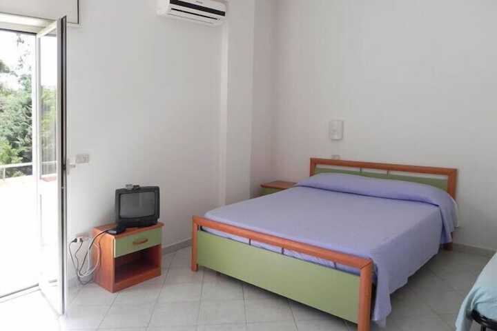 Room 12 of 42