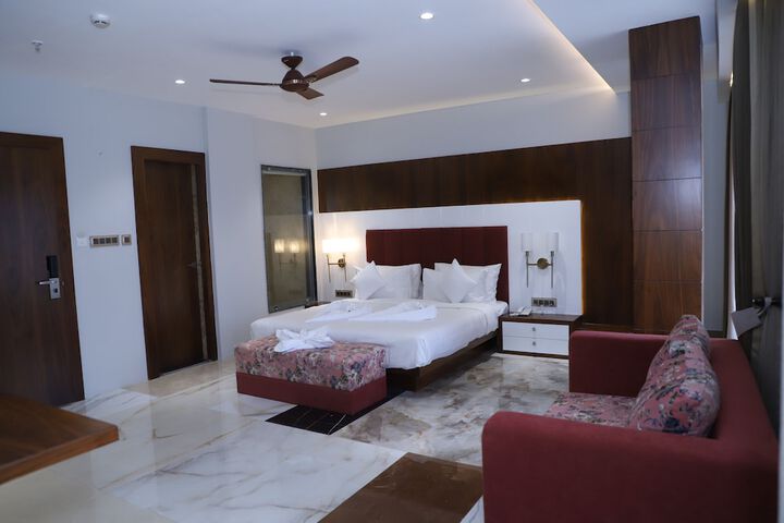 Room 4 of 13
