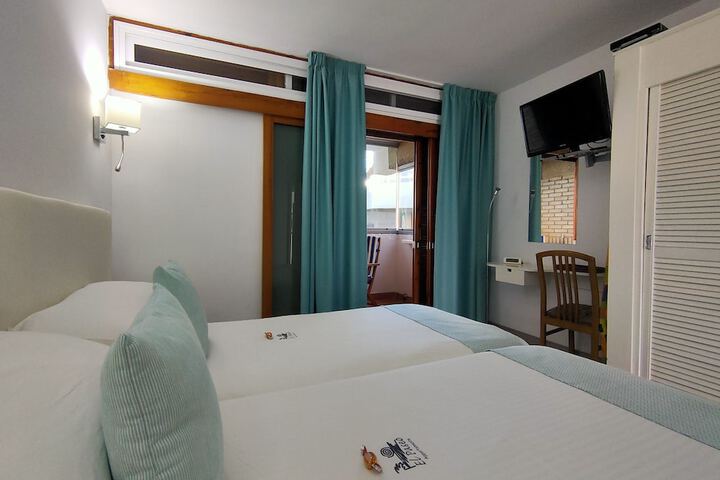 Room 27 of 108