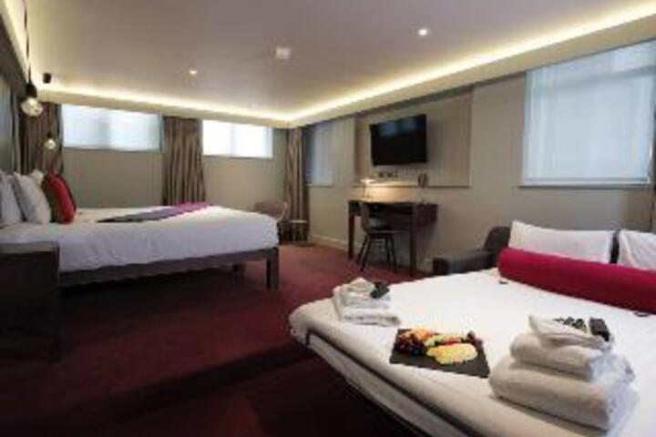 Room 17 of 22
