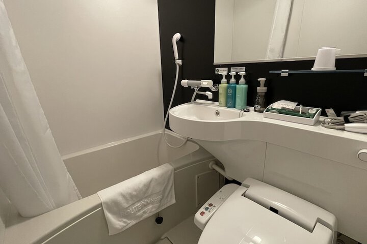 Room 13 of 20