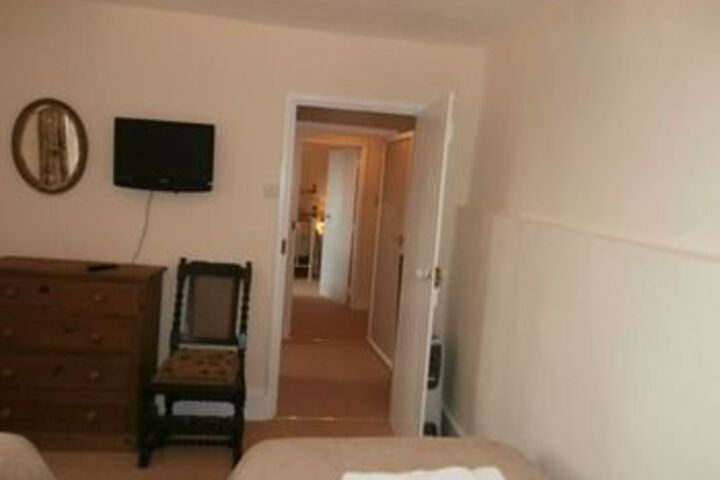 Room 12 of 18