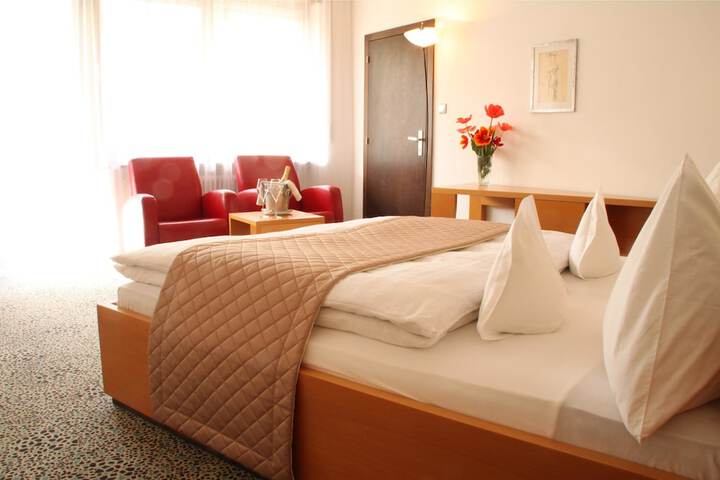 Room 8 of 43